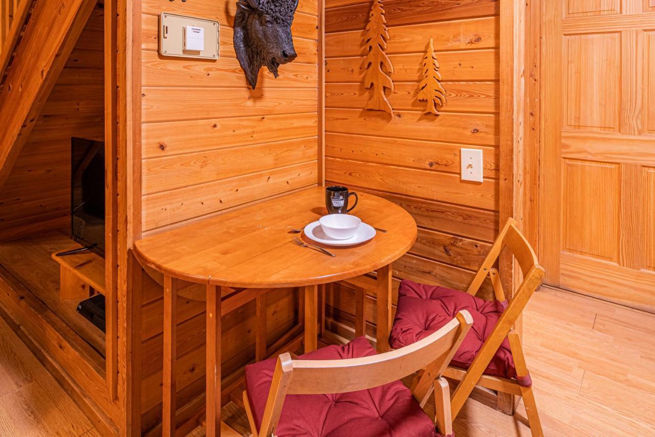 Cabin #4 The Wolves Den - Pet Friendly- Sleeps 6 - Playground & Game Room Payson Exterior photo